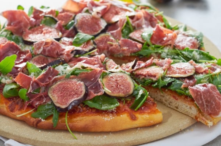 Pizza de cerveza con jamón