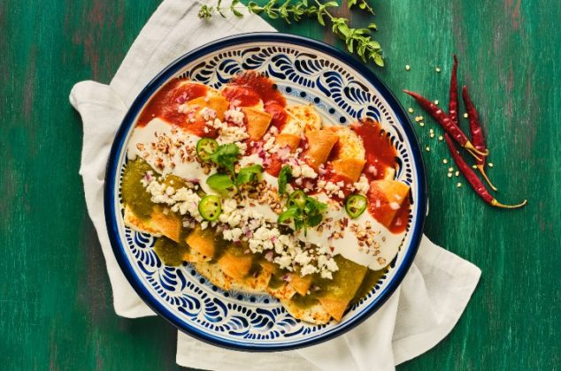 Enchiladas tricolor de queso panela para gritar ¡Viva México!