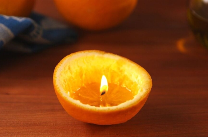 velas con cáscara de naranja