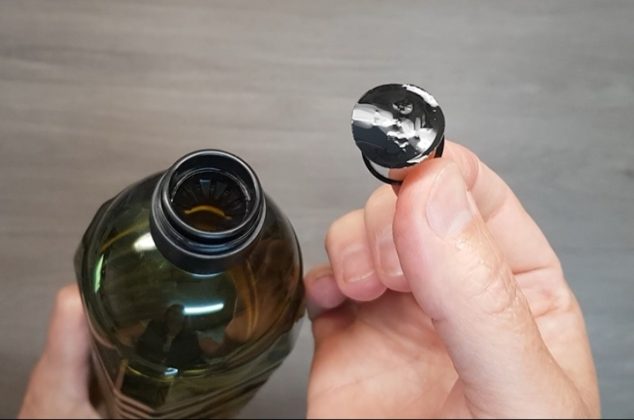 Para esto sirve el anillo oculto bajo los tapones de las botellas de aceite