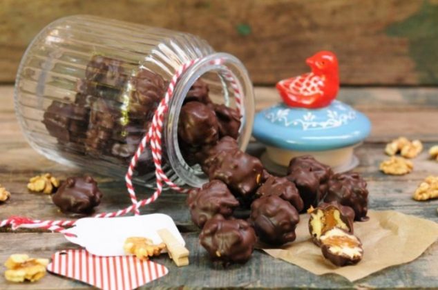 Aprende cómo hacer bombones de chocolate y nuez en microondas