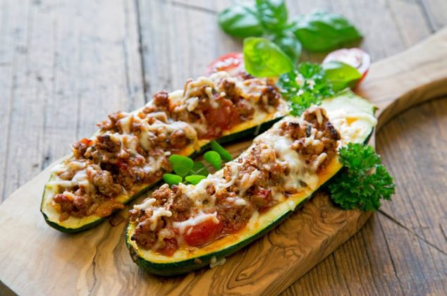 Calabacitas rellenas de carne molida a la boloñesa, ¡para comer o cenar!