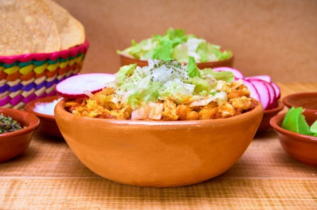 Aprende cómo hacer el famoso pozole de camarón