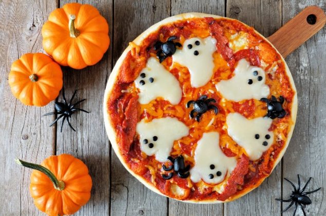 Pizza de fantasmas y arañas para Halloween