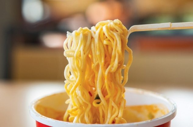5 cosas (no tan buenas) que le pasan a tu cuerpo si comes sopa instantánea