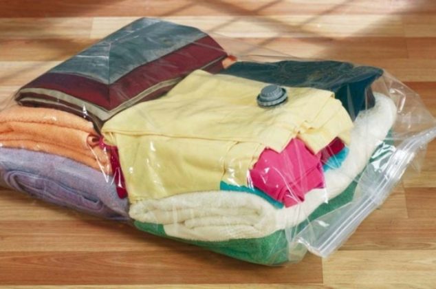 Cómo almacenar o guardar tu ropa al vacío con truco casero y fácil