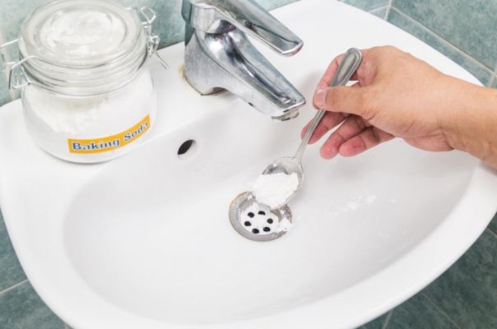 cómo eliminar malos olores del baño
