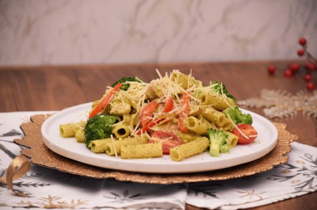 Deliciosa pasta navideña con poblano y pollo ¡En 7 pasos!