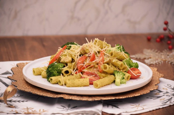 pasta navideña con poblano y pollo