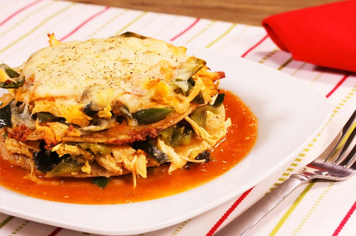 pastel azteca de tortilla
