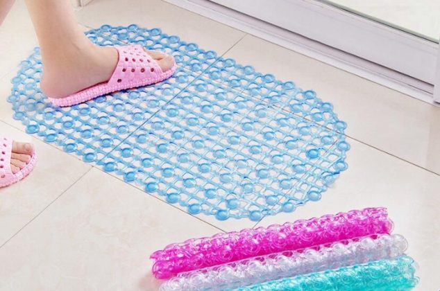 Conoce la manera correcta de lavar el tapete del baño para desinfectarlo