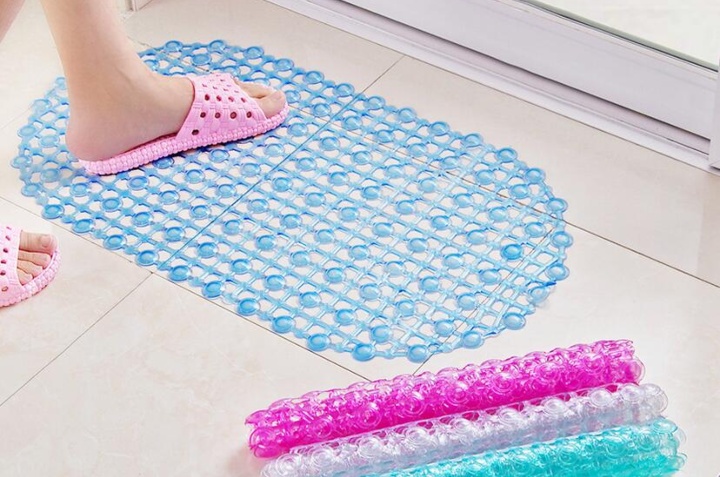 cómo lavar el tapete del baño