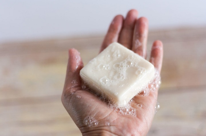 Aprende cómo hacer un jabón de bicarbonato para aclarar la piel 0