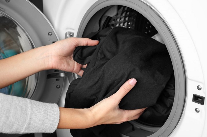 5 consejos para lavar tu ropa negra y no pierda su color 0
