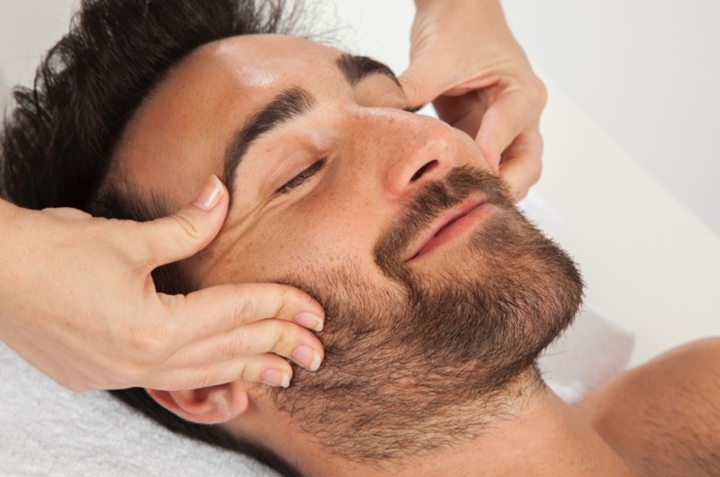 masajes antiedad en el rostro