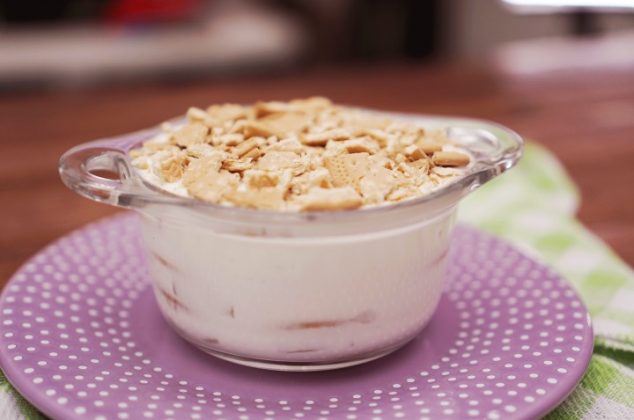 Olvídate del calor con esta carlota de piña y coco, solo 3 pasos