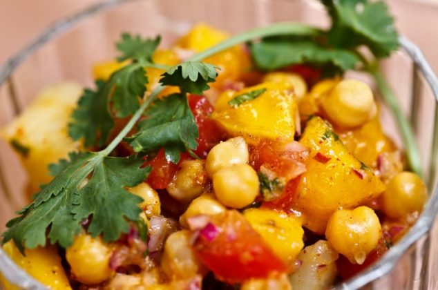 Ceviche de garbanzo con mango, ¡receta fresca para el calor!