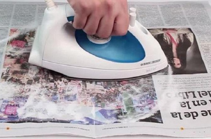 cómo limpiar la plancha con papel periódico