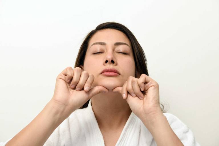 masajes antiedad en el rostro