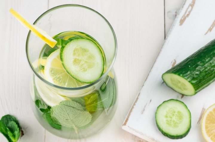 agua de limón con pepino