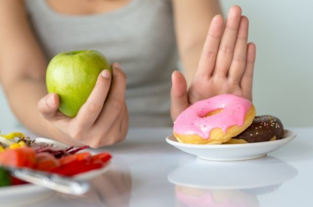 ¿Sufres acidez estomacal? Evita comer estos alimentos en ayunas