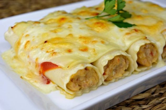 Canelones gratinados de pollo con espinacas ¡Rápidos y fáciles!