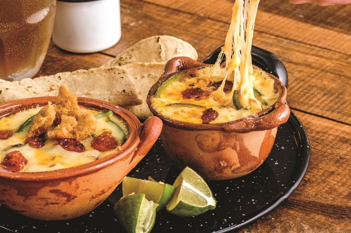 cazuelitas de queso fundido con chorizo