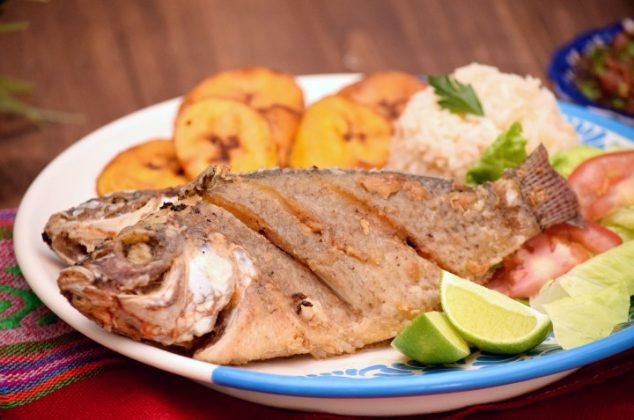 ¿Cómo hacer pescado o mojarra frita crujiente?