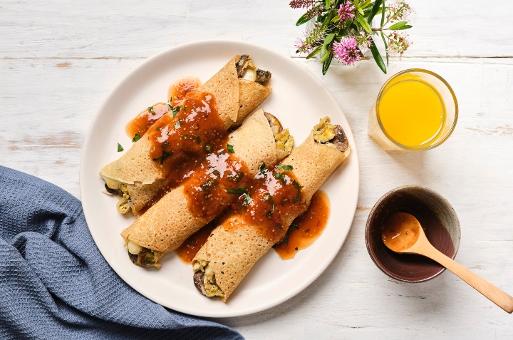 crepas de huevo con champiñones