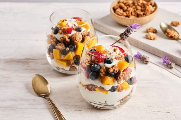 Ensalada de frutas con crumble de avena ¡En 6 pasos!