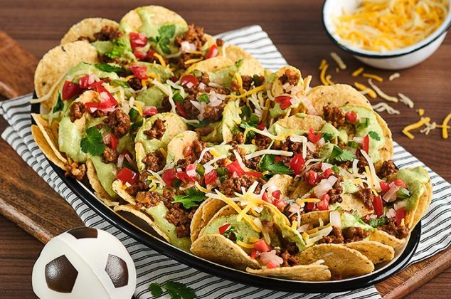 Nachos a la mexicana con queso poblano para ver el fútbol