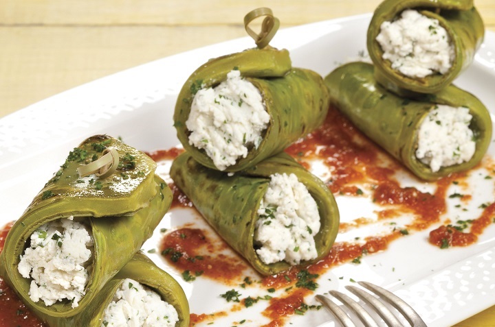 nopales rellenos de requesón