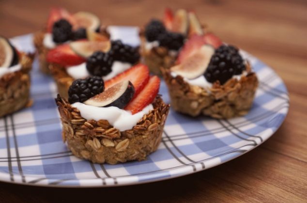 Saludable pay de avena con yogurt y frutas, solo 3 pasos