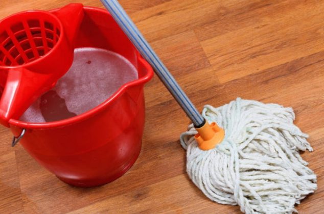 Beneficios de trapear y limpiar la casa con agua de lluvia