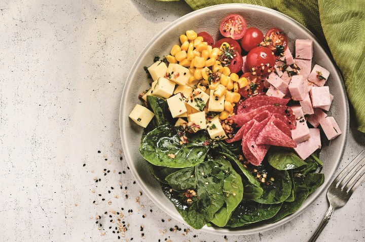 ensalada con carnes frías