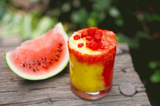 Frappé de sandía y mango con vodka de tamarindo ¡En 5 minutos!