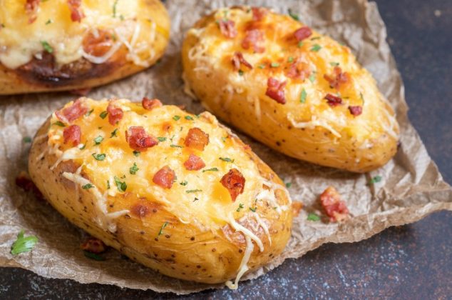 Deliciosas papas rellenas de queso, jamón  y espinaca