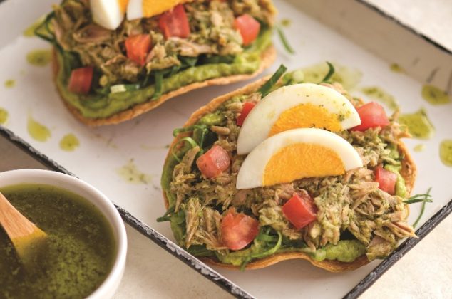 Tostadas de atún al cilantro y huevo ¡En menos de 15 minutos!