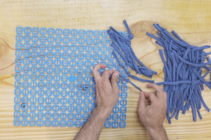 cómo hacer tapetes con tiras de tela
