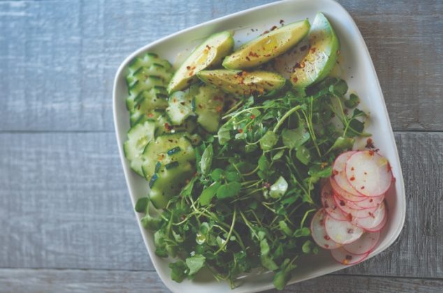 Saludable ensalada de berros y pepinos ¡En 10 minutos!