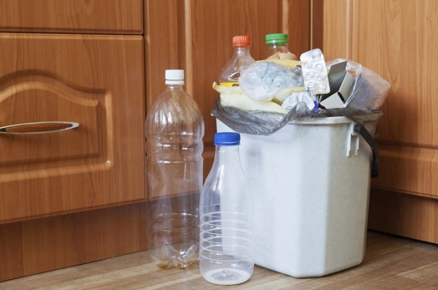 Cómo limpiar y desinfectar el bote de basura de la cocina