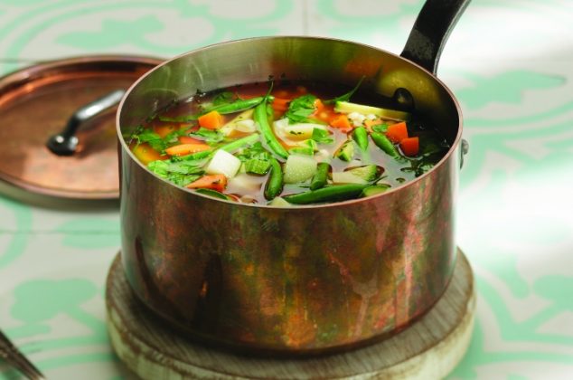 Calientita sopa de verduras mexicana ¡Lista en 30 minutos!