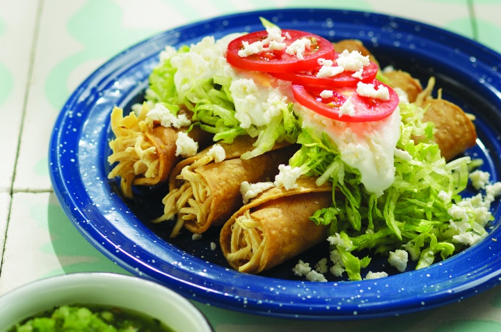 tacos dorados de pollo