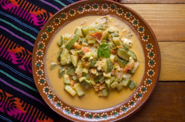 Calabacitas con crema, tipo rajas, pero más ricas