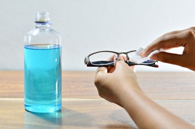 Cómo hacer líquido casero para limpiar lentes, fácil y económico