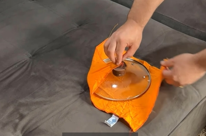 limpiar sillón con tapa de olla