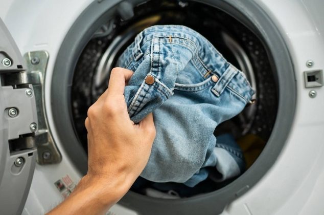 6 consejos para lavar tus pantalones de mezclilla sin que pierdan su color