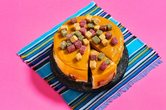 Exquisito cheesecake mosaico de ate de colores