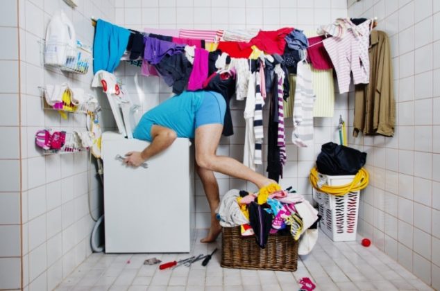 3 errores que cometes al lavar la ropa y provocan malos olores