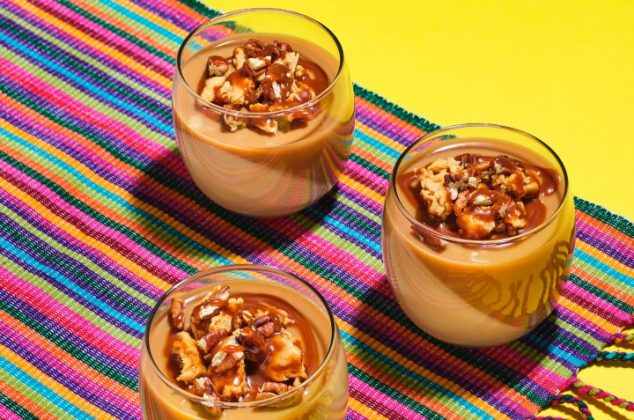 Deliciosa gelatina de chongos zamoranos y cajeta ¡En 8 pasos!